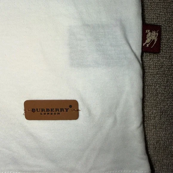 Burberry White and Gold Logo T-Shirt - Picture 10 of 15
